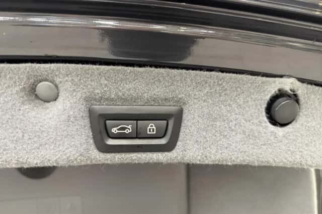 BMW 7-Serie (2009) thumbnail 32