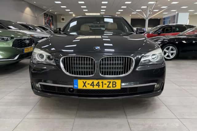 BMW 7-Serie (2009) thumbnail 7
