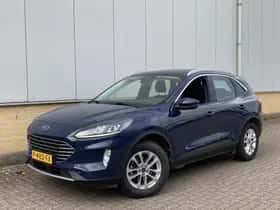 Ford Kuga (2022) thumbnail 2
