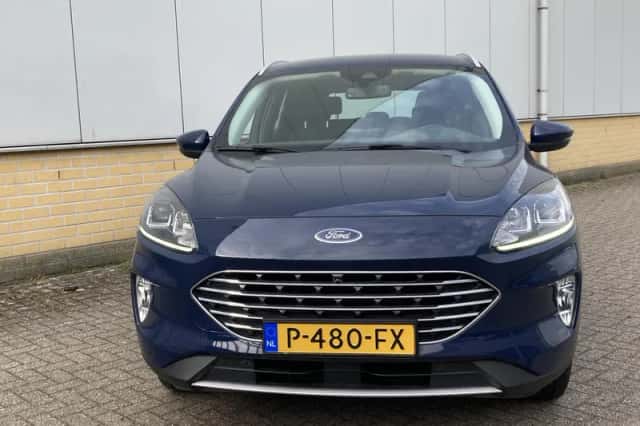 Ford Kuga (2022) thumbnail 3