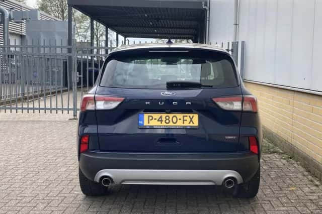 Ford Kuga (2022) thumbnail 4
