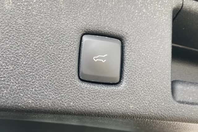 Ford Kuga (2022) thumbnail 9