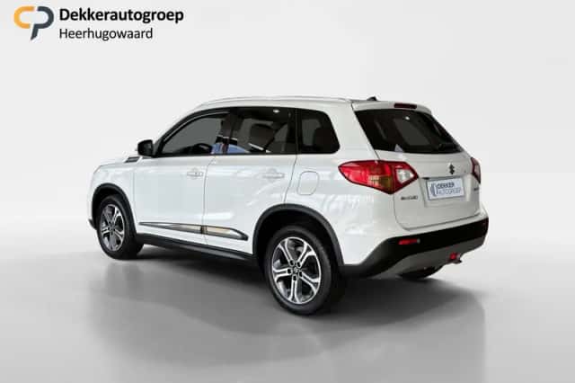 Suzuki Vitara (2015) thumbnail 3