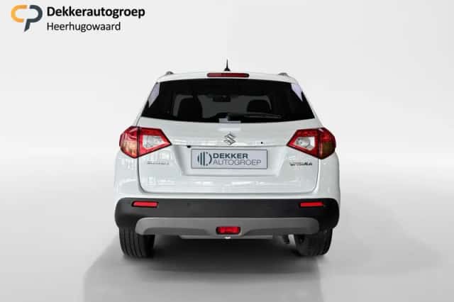 Suzuki Vitara (2015) thumbnail 4