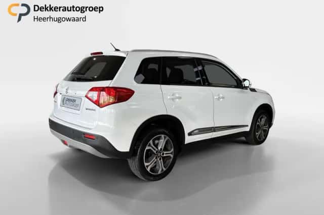 Suzuki Vitara (2015) thumbnail 5