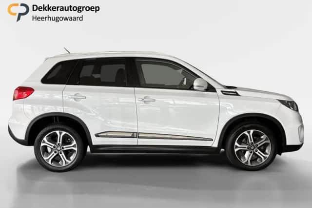 Suzuki Vitara (2015) thumbnail 6