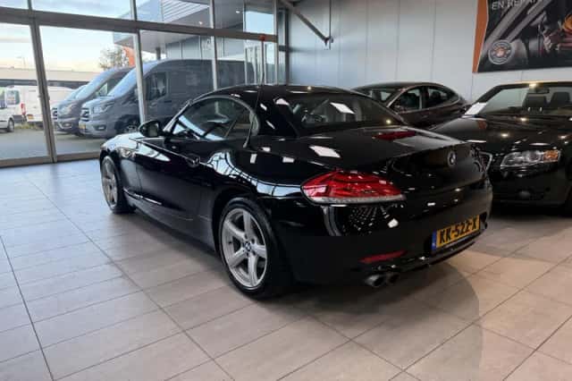 BMW Z4 (2011) thumbnail 2