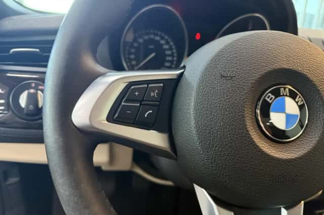 BMW Z4 (2011) thumbnail 12