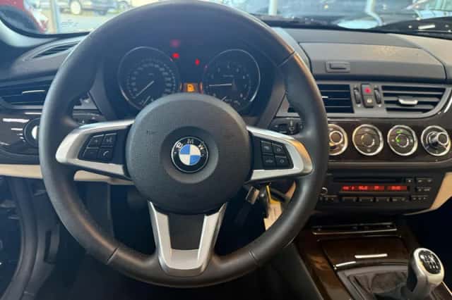 BMW Z4 (2011) thumbnail 13