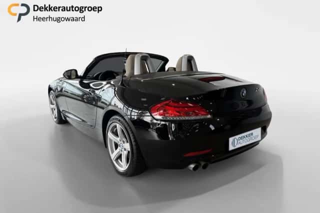 BMW Z4 (2011) thumbnail 3