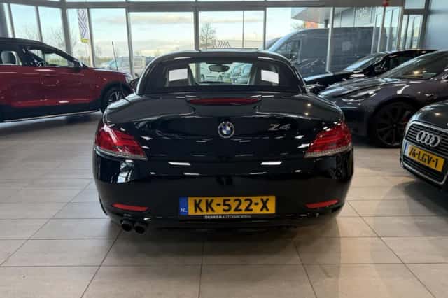 BMW Z4 (2011) thumbnail 3