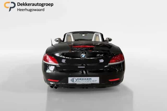BMW Z4 (2011) thumbnail 4