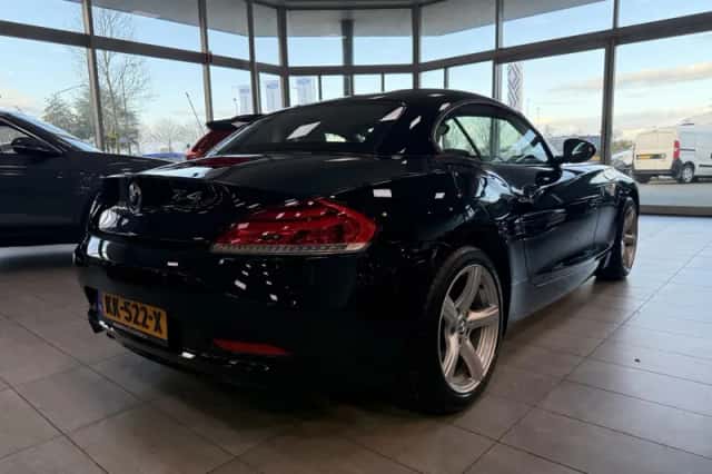 BMW Z4 (2011) thumbnail 6