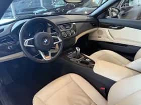 BMW Z4 (2011) thumbnail 9