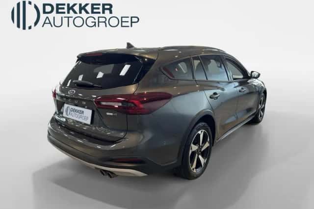 Ford Focus (2023) thumbnail 5