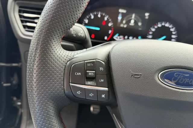 Ford Focus (2023) thumbnail 7