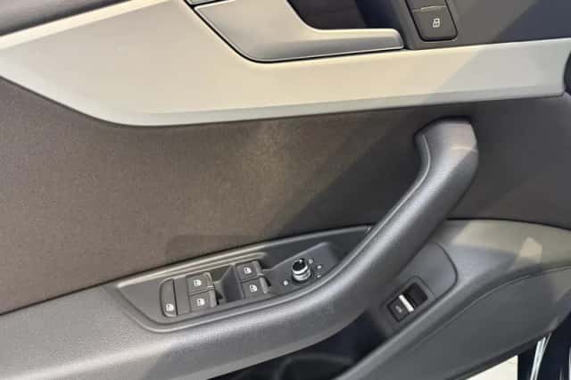 Audi A4 (2018) thumbnail 22