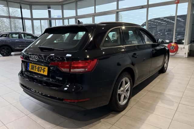 Audi A4 (2018) thumbnail 4
