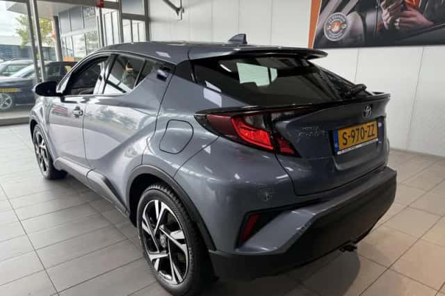 Toyota C-HR (2023) thumbnail 4