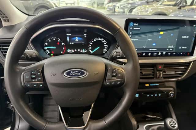 Ford Focus (2023) thumbnail 12