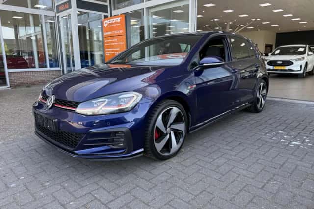 Volkswagen Golf (2018) thumbnail 2