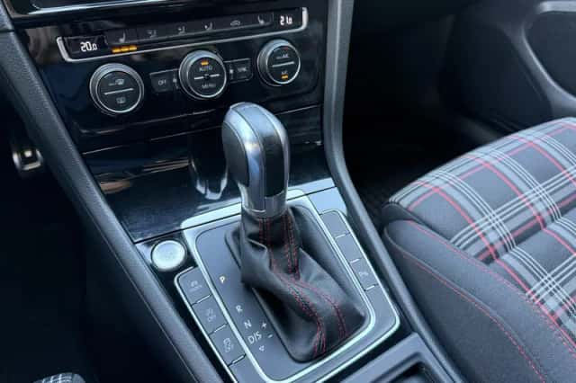 Volkswagen Golf (2018) thumbnail 15