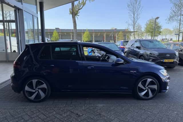Volkswagen Golf (2018) thumbnail 6