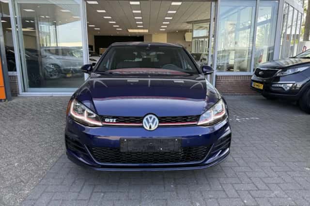 Volkswagen Golf (2018) thumbnail 8