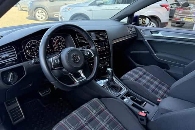 Volkswagen Golf (2018) thumbnail 9