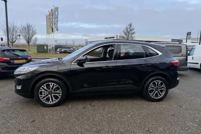 Ford Kuga (2021) thumbnail 3