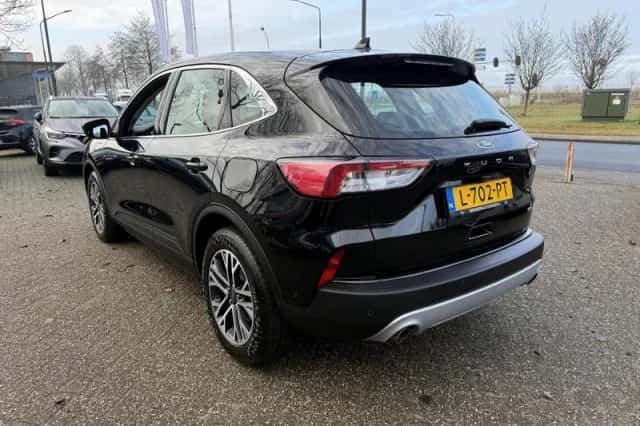 Ford Kuga (2021) thumbnail 4