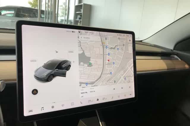 Tesla Model 3 (2019) thumbnail 20