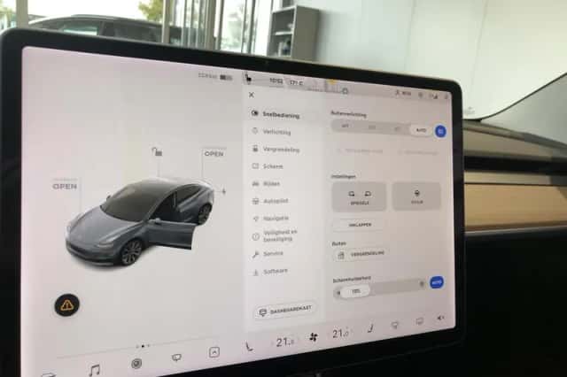 Tesla Model 3 (2019) thumbnail 23