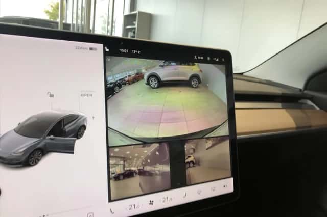 Tesla Model 3 (2019) thumbnail 24