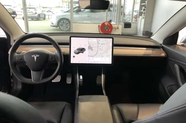 Tesla Model 3 (2019) thumbnail 25