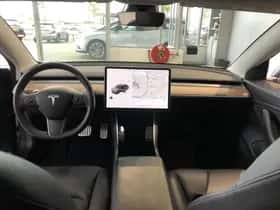 Tesla Model 3 (2019) thumbnail 25