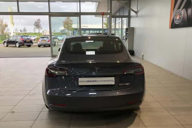 Tesla Model 3 (2019) thumbnail 4