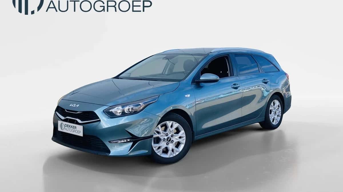 Kia Ceed Sportswagon (2023) — foto 1