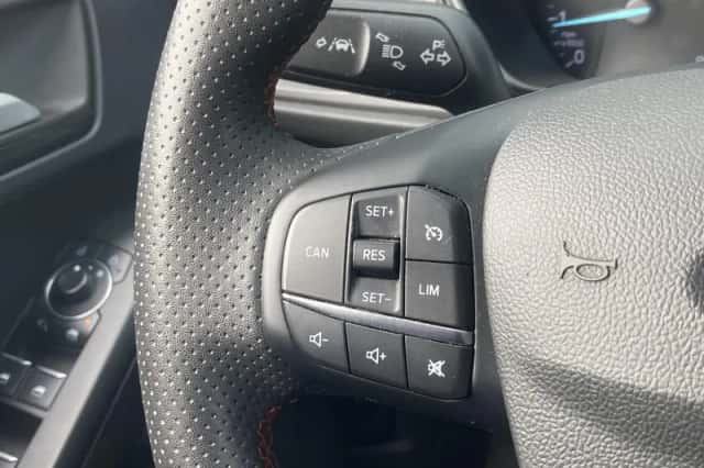 Ford Focus (2023) thumbnail 18