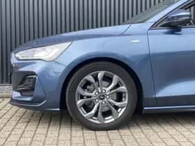 Ford Focus (2023) thumbnail 5
