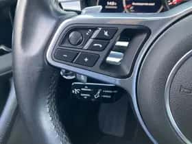 Porsche Panamera (2018) thumbnail 17