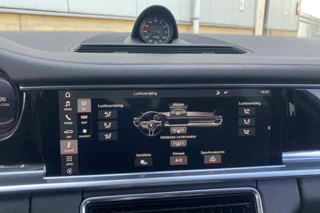 Porsche Panamera (2018) thumbnail 25