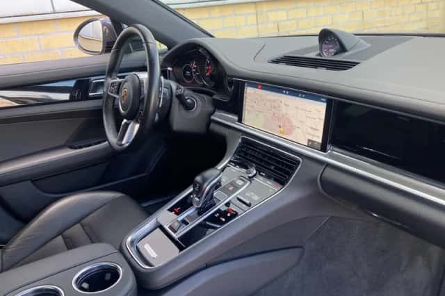 Porsche Panamera (2018) thumbnail 30