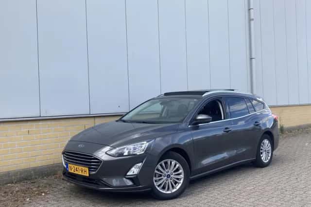 Ford Focus (2021) thumbnail 2