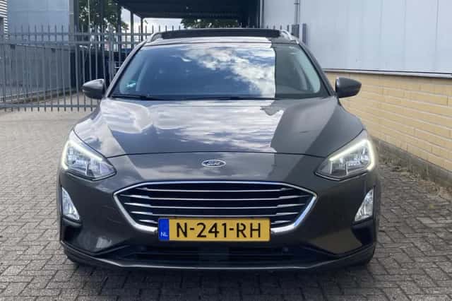 Ford Focus (2021) thumbnail 3