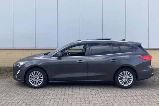 Ford Focus (2021) thumbnail 4