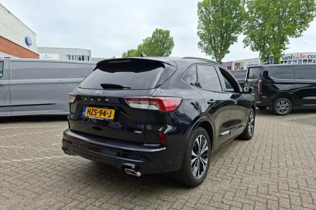 Ford Kuga (2021) thumbnail 3