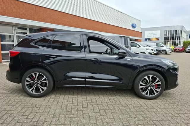 Ford Kuga (2021) thumbnail 4