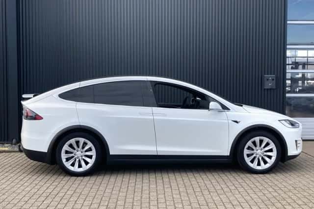 Tesla Model X (2018) thumbnail 11
