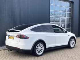 Tesla Model X (2018) thumbnail 15